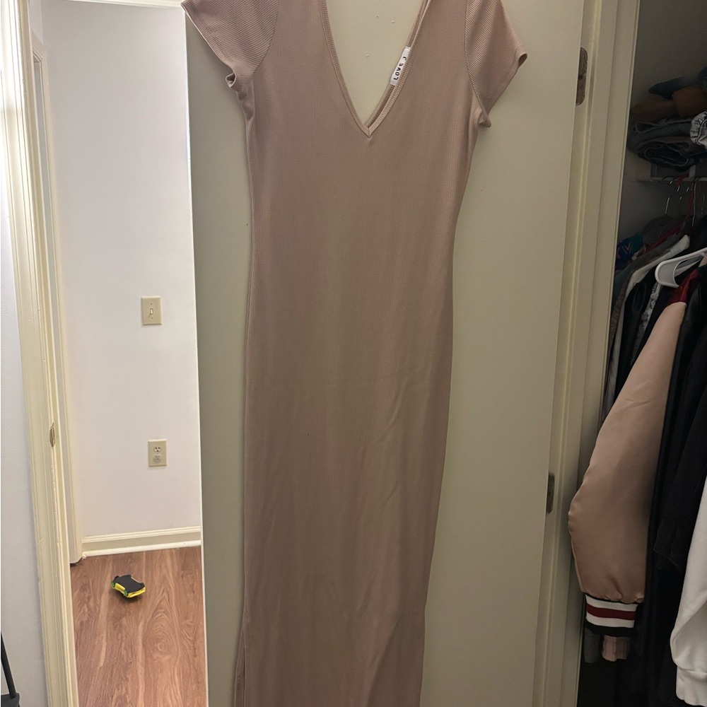 Elegant Beige V-Neck Maxi Dress